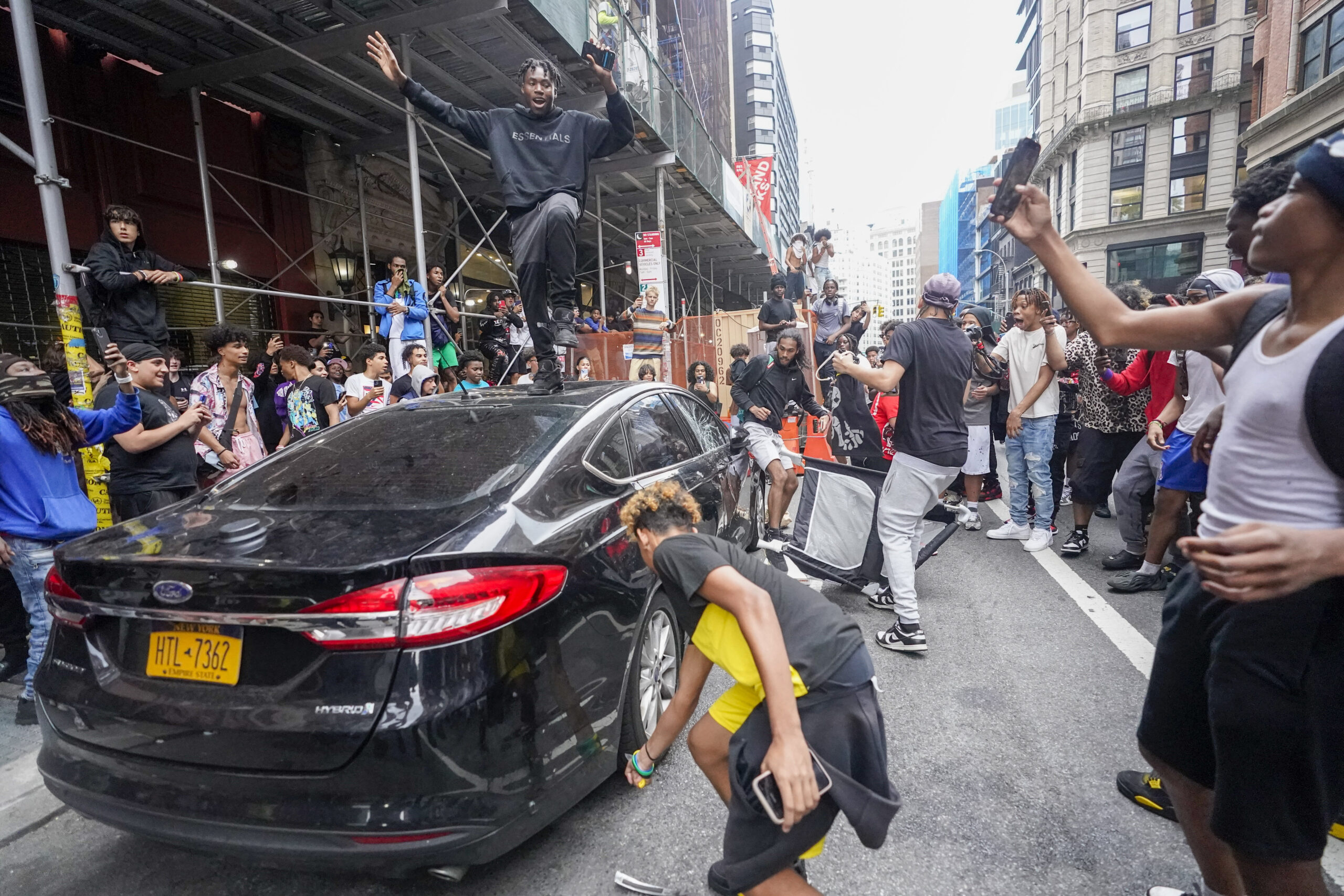 Twitch streamer Kai Cenat invited fans to a giveaway in New York City's Union Square, leading to a riot and a clash between teenagers and police officers.