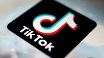 Billionaire financier Jeff Yass, who has a massive stake in TikTok, funds libertarian groups in Washington to prevent the Chinese-owned app from being banned.