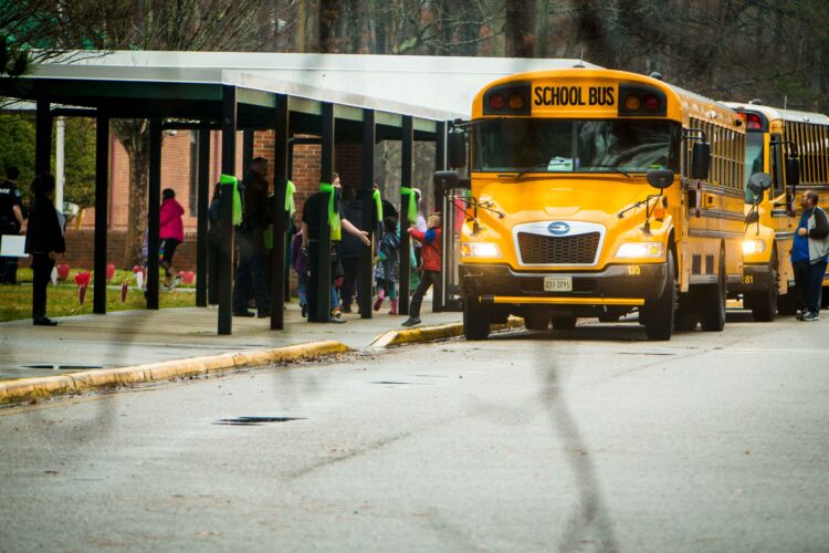 Philadelphia school districts are now willing to pay parents to drive their children to class after struggles to find school bus drivers continue.