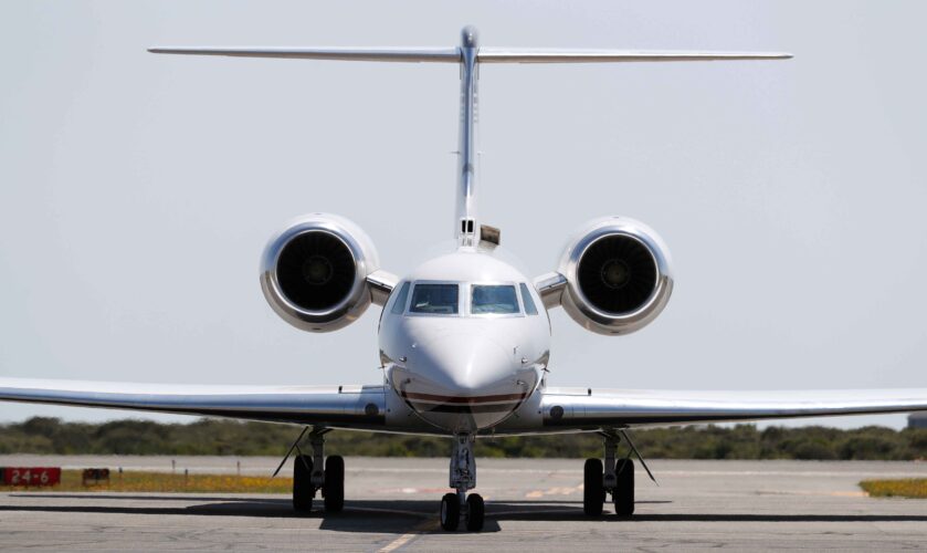 Rather than buy a private jet, many of the world’s wealthiest are choosing to have fractional ownership of them instead.