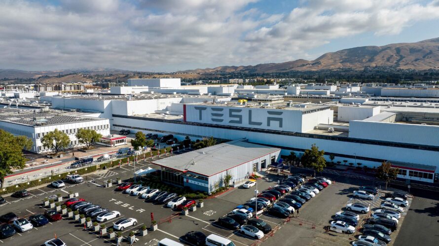 Auto company Tesla cut the prices of some versions of its Model 3 and Model Y vehicles after reports that deliveries failed to meet market expectations.