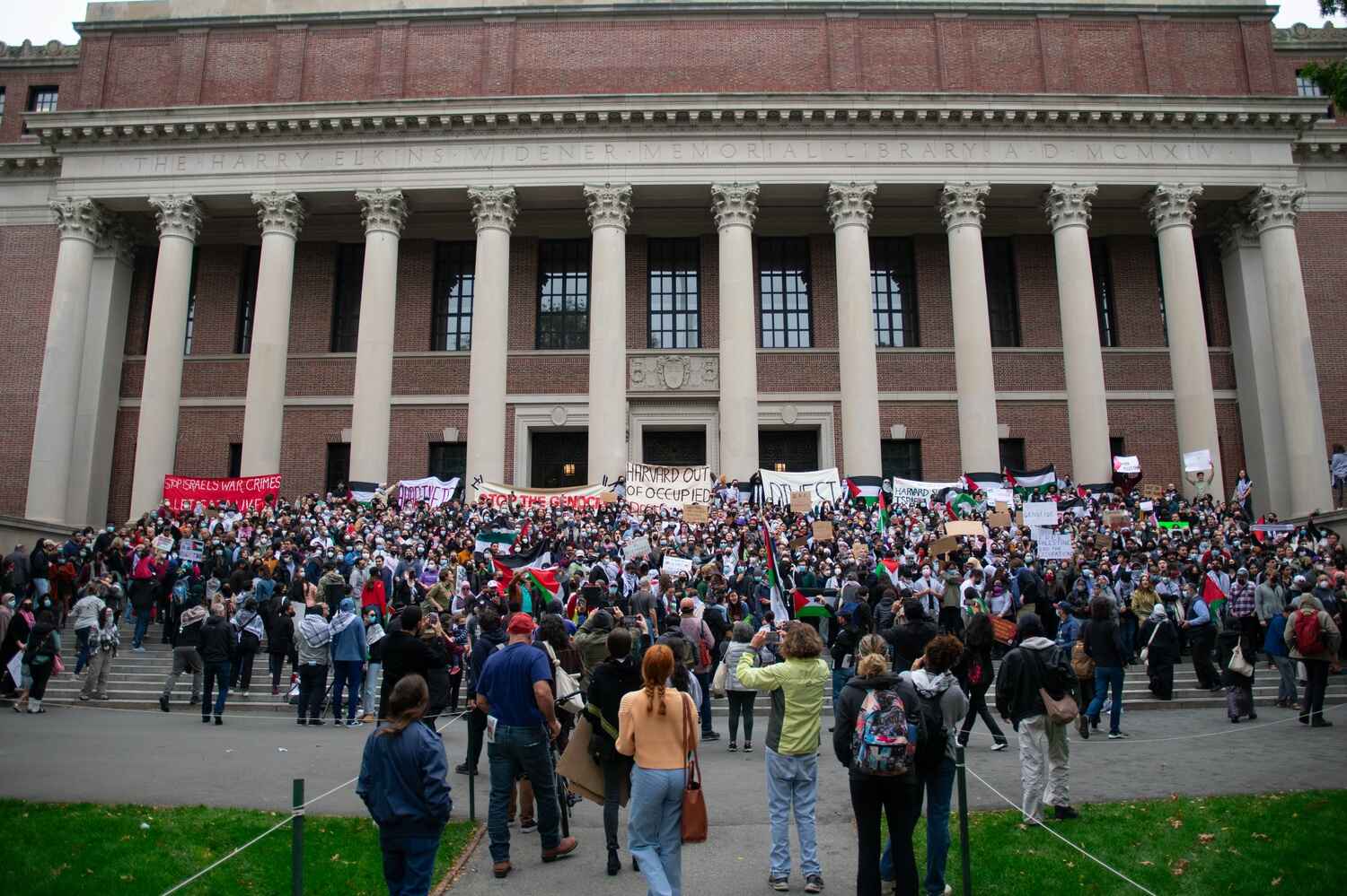 The Wexner Foundation and creator Leslie Wexner have cut ties with Harvard University over its "failure” to condemn the actions of Hamas militants in Israel. (Julian J. Giordano/The Harvard Crimson)