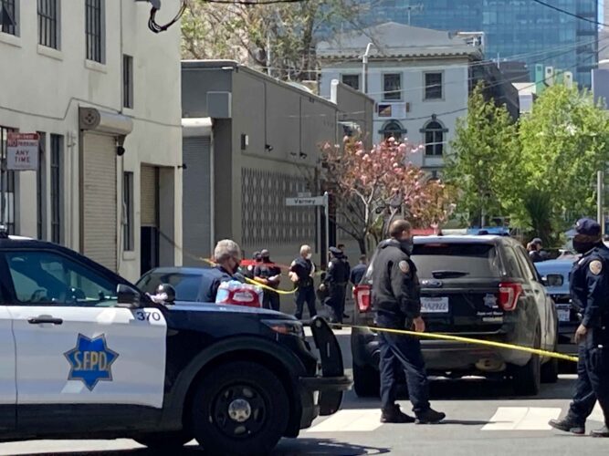 A Czech news crew was robbed at gunpoint in San Francisco while trying to cover the Asia-Pacific Economic Cooperation (APEC) Summit.