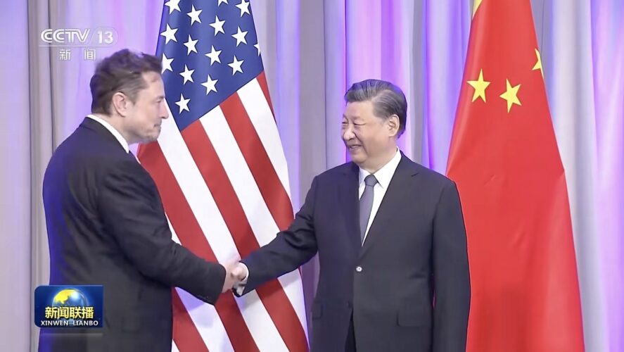Elon Musk, CEO of Tesla Inc., talked to Chinese President Xi Jinping in San Francisco and thanked him for China’s commitment to developing electric vehicles.