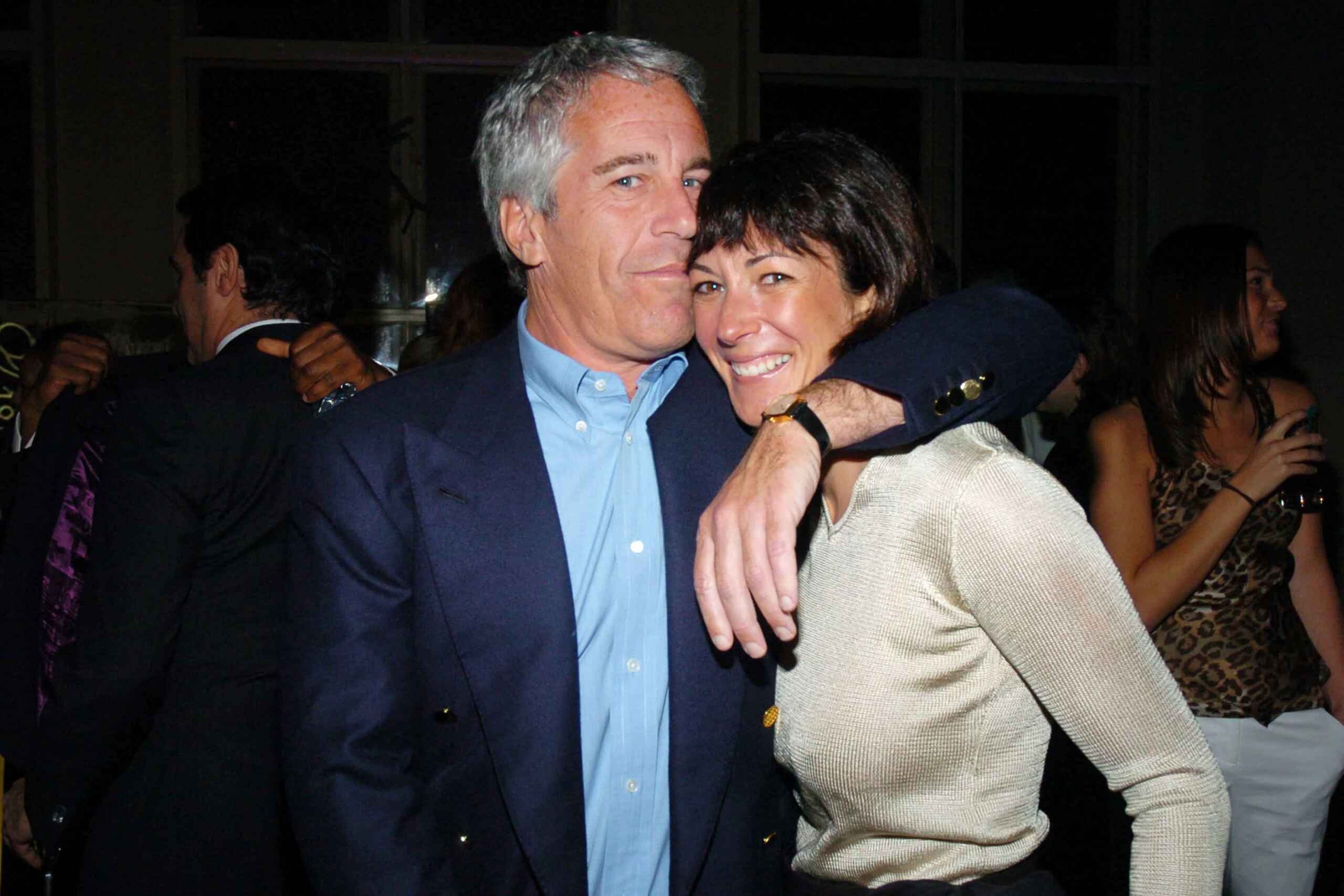 Twelve accusers of Jeffrey Epstein filed a lawsuit this Wednesday against the Federal Bureau of Investigation (FBI), accusing agency of failing to protect them