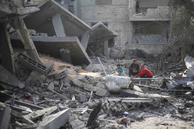 Israel launched an offensive with air and sea attacks in the Gazan city of Rafah early Monday morning, which resulted in deaths of 67 people and wounded many