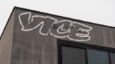 Vice Media is preparing to lay off several hundred employees and stop publishing material on its website, a company-wide memo announced on Thursday.