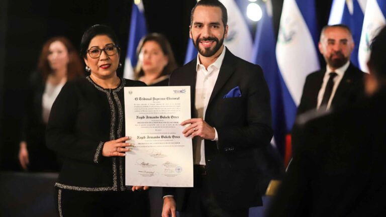President of El Salvador Nayib Bukele gathered the members of the government’s executive branch to tell them he would be investigating them for corruption.
