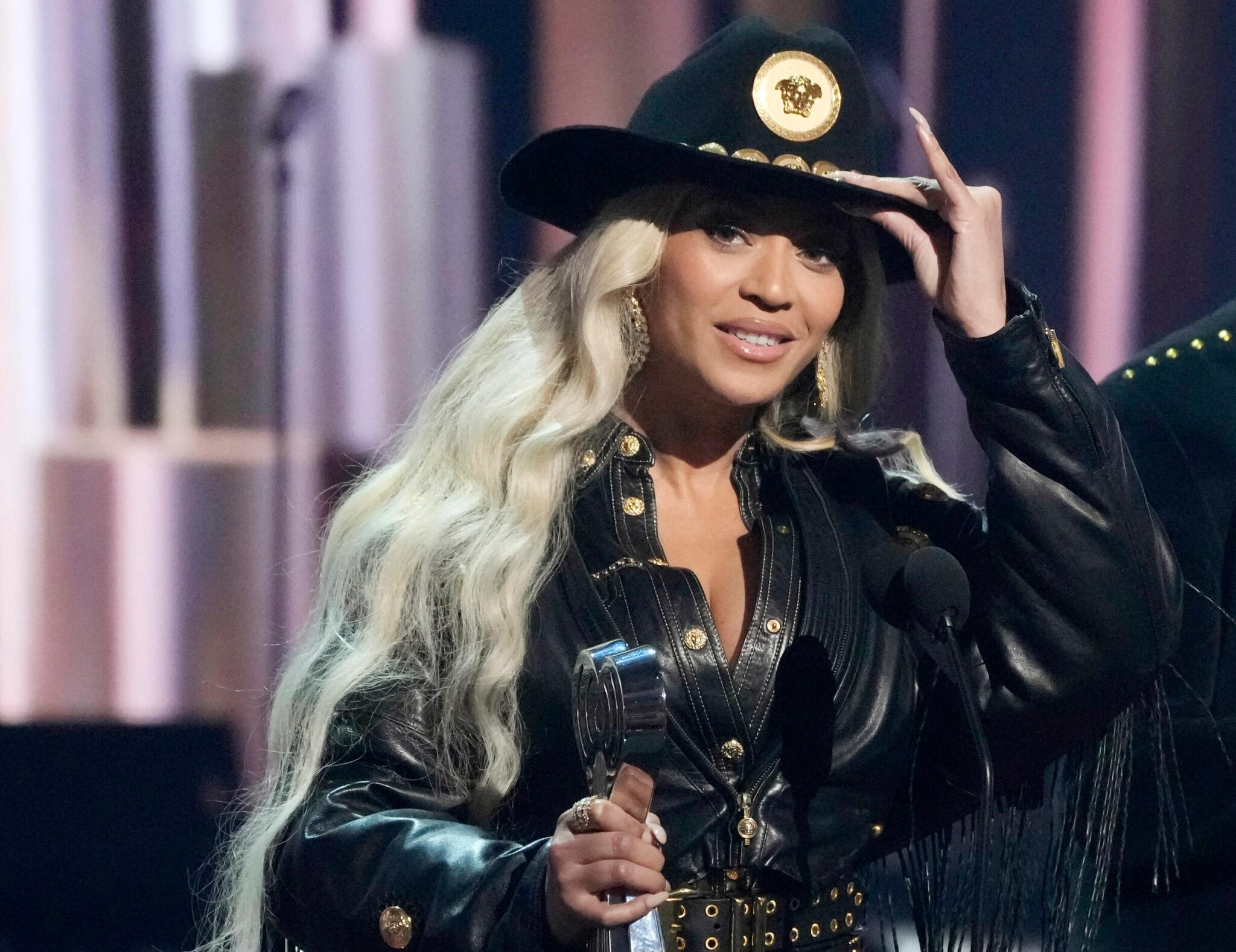 Beyoncé Snubbed by CMA Awards Despite Success Valuetainment